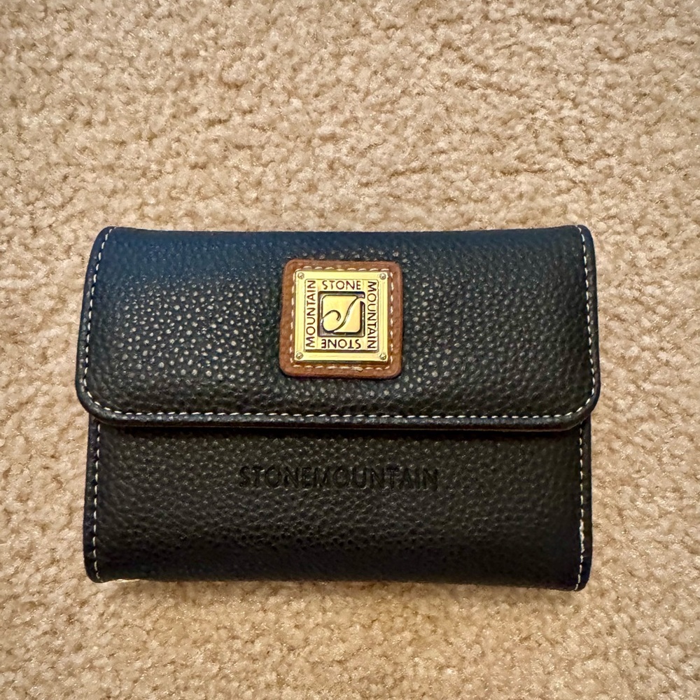 Stone Mountain Black Leather Wallet, NWOT, Dooney vibes